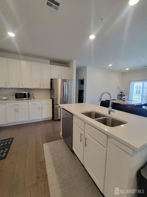 231 Lorhan Drive, Piscataway, NJ 08854