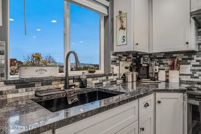 7082 E POLELINE AVE, Post Falls, ID 83854