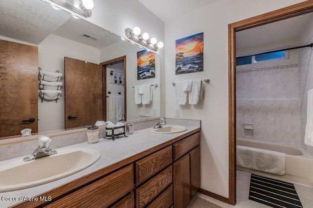 7082 E POLELINE AVE, Post Falls, ID 83854