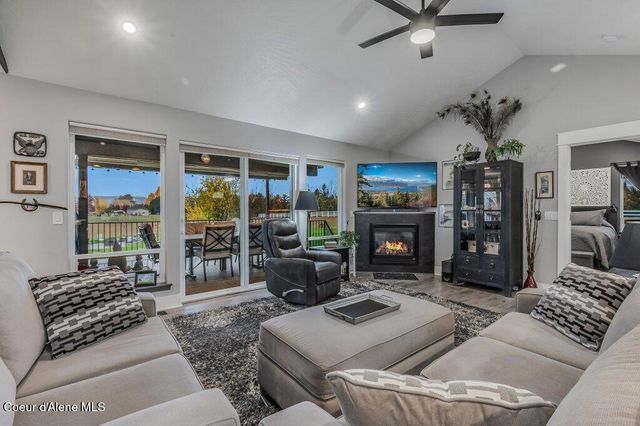 7082 E POLELINE AVE, Post Falls, ID 83854