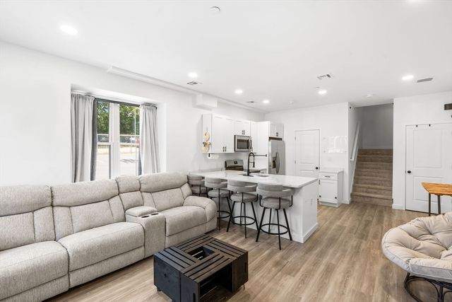 50 Frankfort St 15, Fitchburg, MA 01420