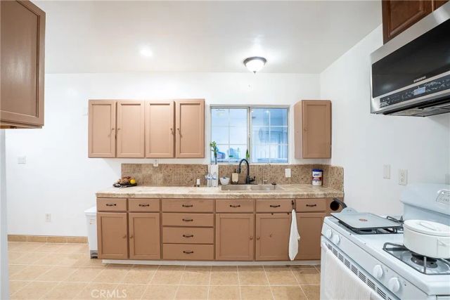 12821 Osborne, Pacoima, CA 91331