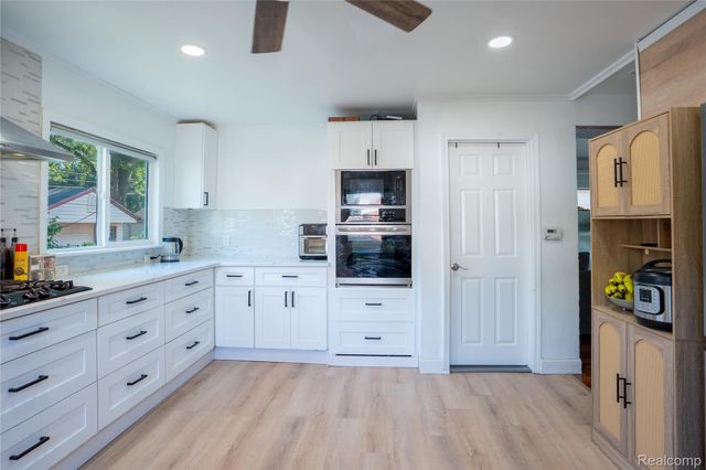21501 Carlysle Street, Dearborn, MI 48124