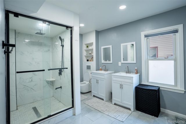 21501 Carlysle Street, Dearborn, MI 48124
