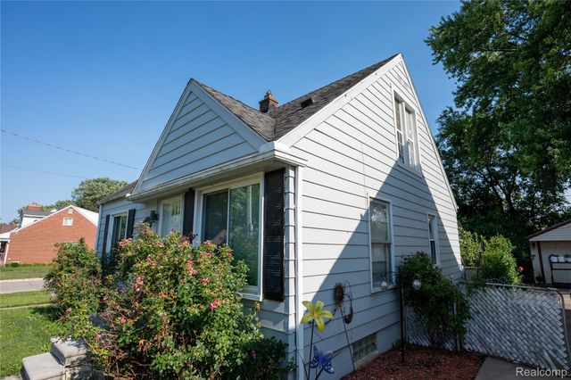 21501 Carlysle Street, Dearborn, MI 48124