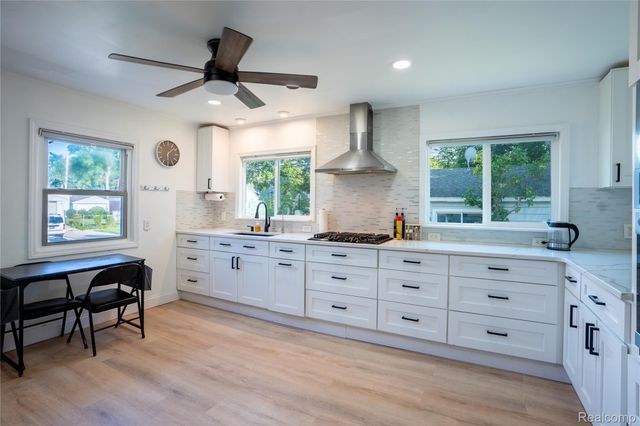 21501 Carlysle Street, Dearborn, MI 48124