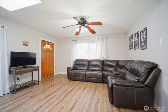 12320 Edgewood Ave SW, Lakewood, WA 98498