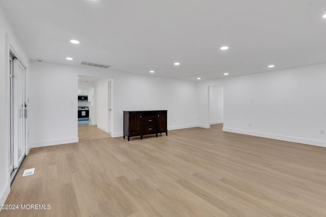 11 Afton Road, Jackson, NJ 08527