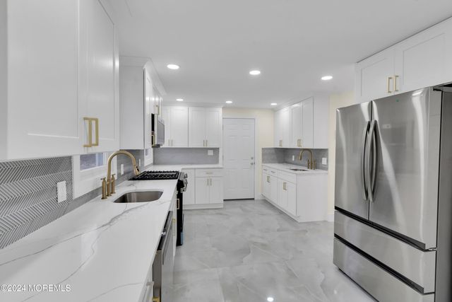 11 Afton Road, Jackson, NJ 08527