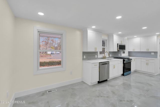 11 Afton Road, Jackson, NJ 08527