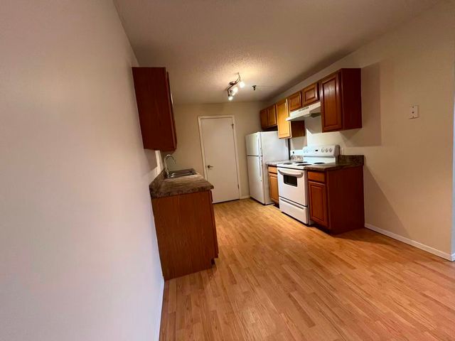 1350 Brook Street L, St. Charles, IL 60174