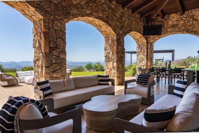 18000 Sunset Point Rd, Poway, CA 92064