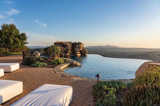 18000 Sunset Point Rd, Poway, CA 92064