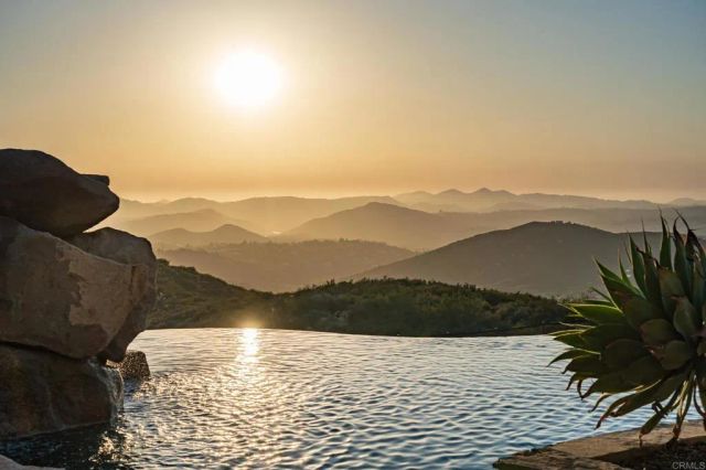 18000 Sunset Point Rd, Poway, CA 92064