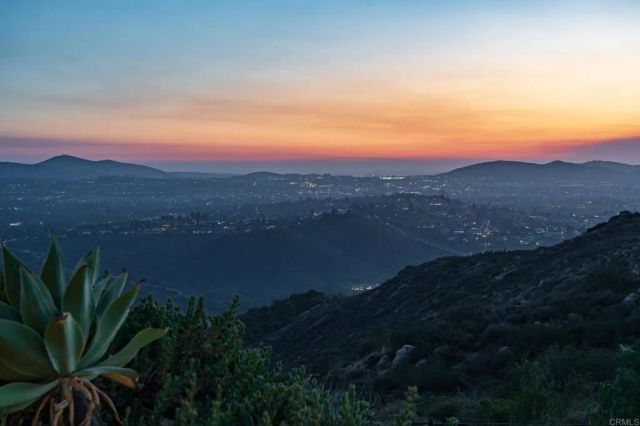 18000 Sunset Point Rd, Poway, CA 92064
