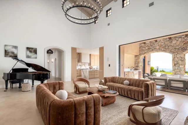 18000 Sunset Point Rd, Poway, CA 92064