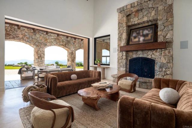 18000 Sunset Point Rd, Poway, CA 92064