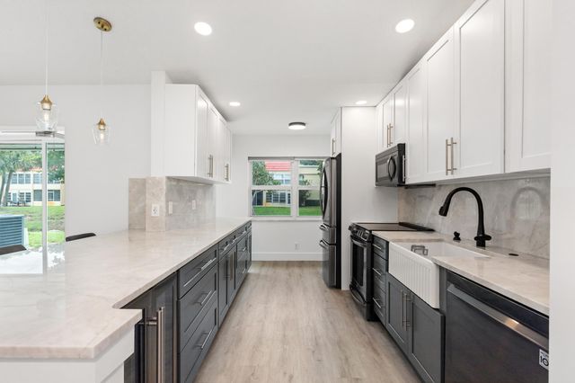 2737 Zorno Way, Delray Beach, FL 33445