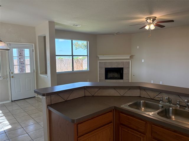 10701 Ambling Trail, Fort Worth, TX 76108