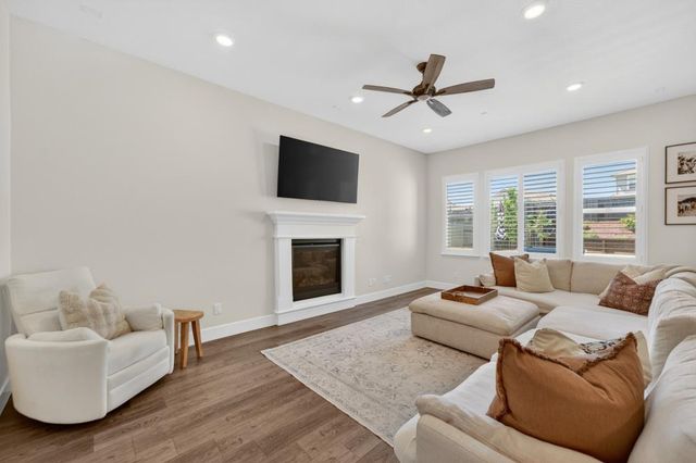 4157 Creek Bank Ct, Rocklin, CA 95765