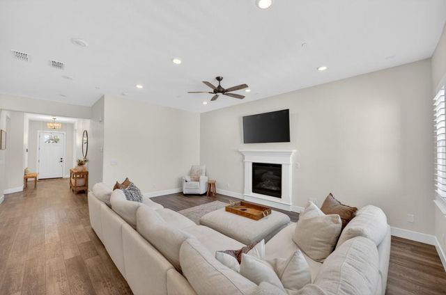 4157 Creek Bank Ct, Rocklin, CA 95765
