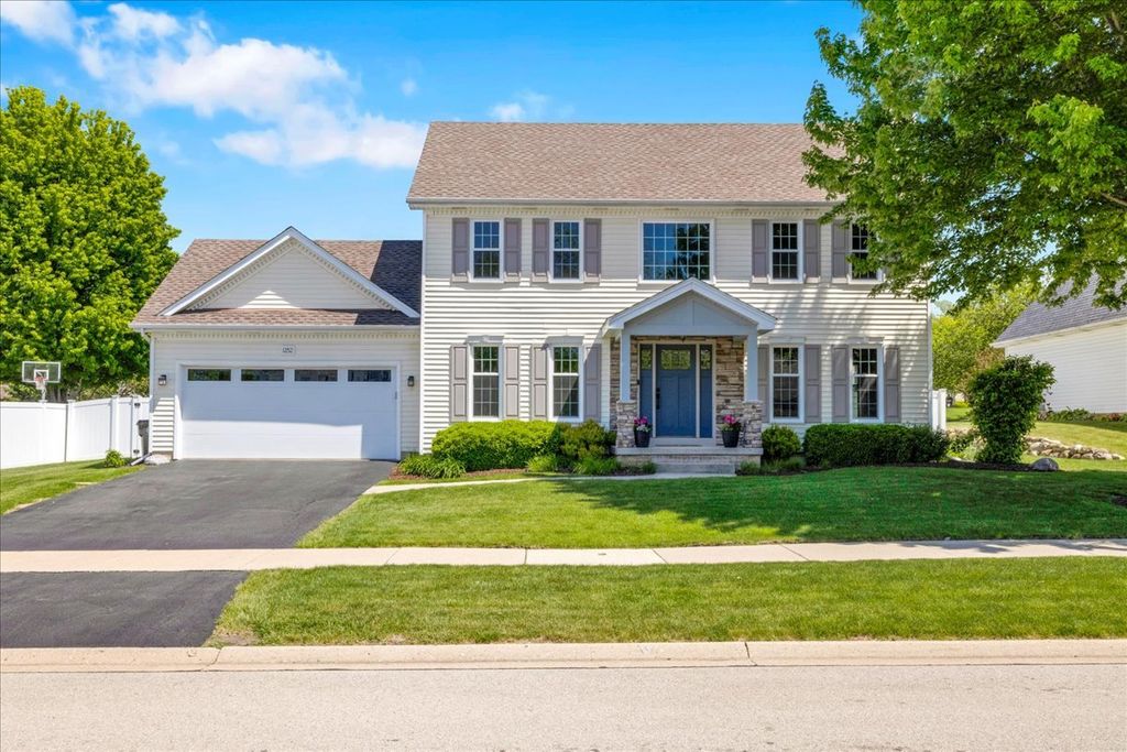 Image 2 of property listing at 1252 Walsh Drive, Yorkville, IL 60560