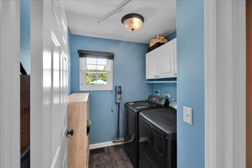 Image 15 of property listing at 1252 Walsh Drive, Yorkville, IL 60560