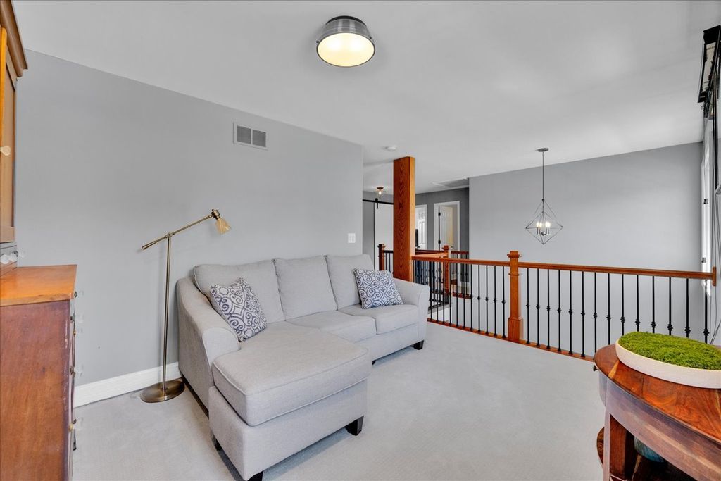 Image 18 of property listing at 1252 Walsh Drive, Yorkville, IL 60560