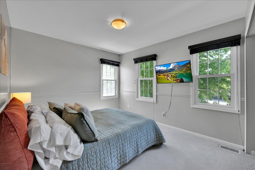 Image 25 of property listing at 1252 Walsh Drive, Yorkville, IL 60560