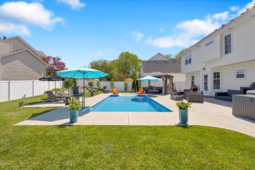 Image 36 of property listing at 1252 Walsh Drive, Yorkville, IL 60560