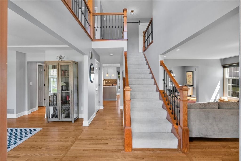 Image 5 of property listing at 1252 Walsh Drive, Yorkville, IL 60560