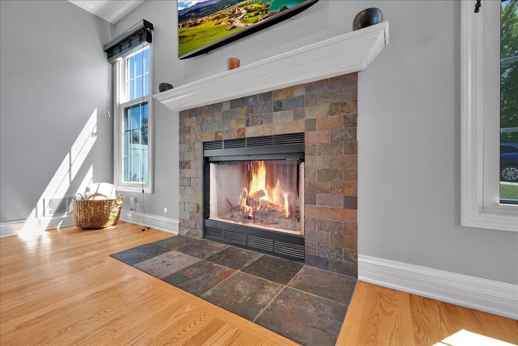 Image 7 of property listing at 1252 Walsh Drive, Yorkville, IL 60560