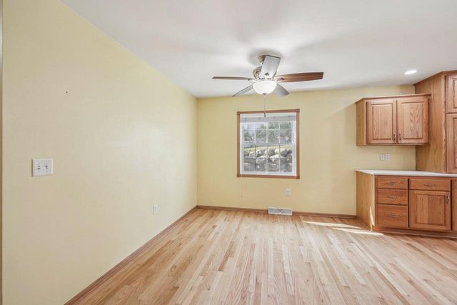 2708 Fox Hill DRIVE, Waukesha, WI 53189