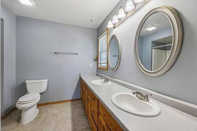 2708 Fox Hill DRIVE, Waukesha, WI 53189