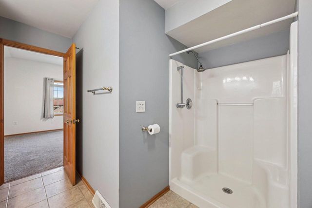 2708 Fox Hill DRIVE, Waukesha, WI 53189