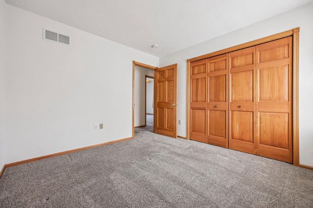 2708 Fox Hill DRIVE, Waukesha, WI 53189