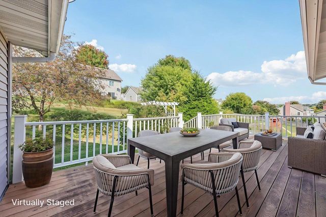 2708 Fox Hill DRIVE, Waukesha, WI 53189