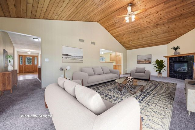 2708 Fox Hill DRIVE, Waukesha, WI 53189