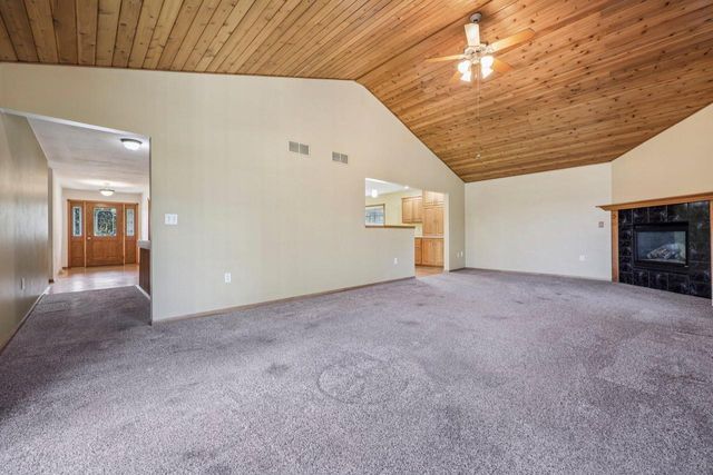 2708 Fox Hill DRIVE, Waukesha, WI 53189