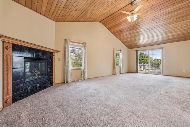 2708 Fox Hill DRIVE, Waukesha, WI 53189
