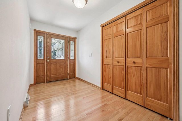 2708 Fox Hill DRIVE, Waukesha, WI 53189