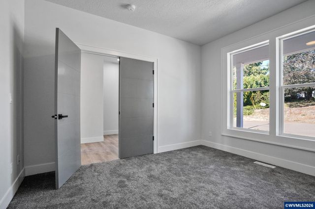 134 Rainier Dr SE, Salem, OR 97306