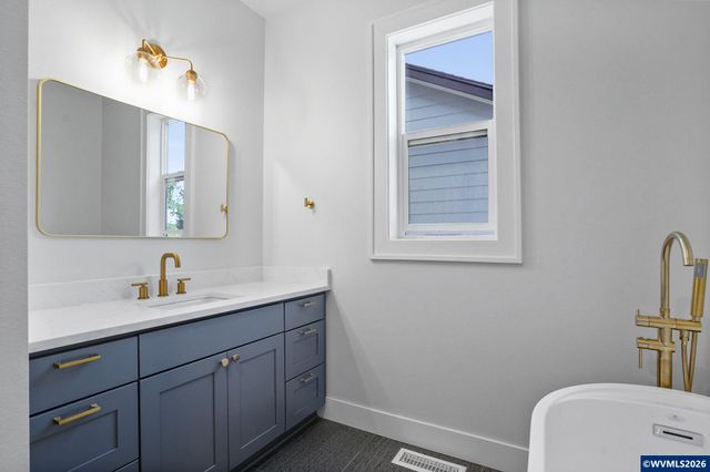 134 Rainier Dr SE, Salem, OR 97306