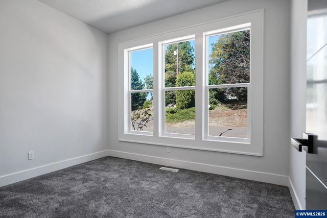 134 Rainier Dr SE, Salem, OR 97306