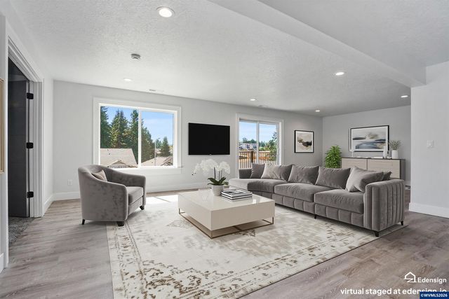 134 Rainier Dr SE, Salem, OR 97306