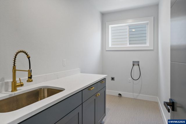 134 Rainier Dr SE, Salem, OR 97306