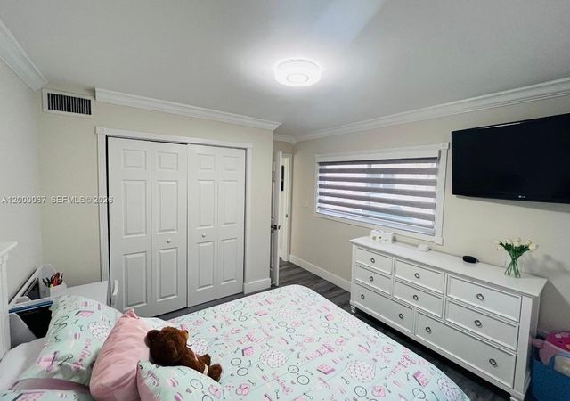 14343 SW 97th Ln, Miami, FL 33186