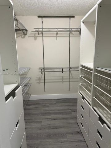 14343 SW 97th Ln, Miami, FL 33186