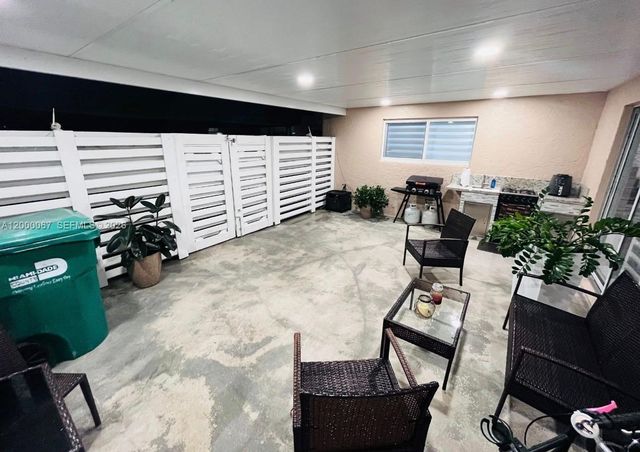 14343 SW 97th Ln, Miami, FL 33186