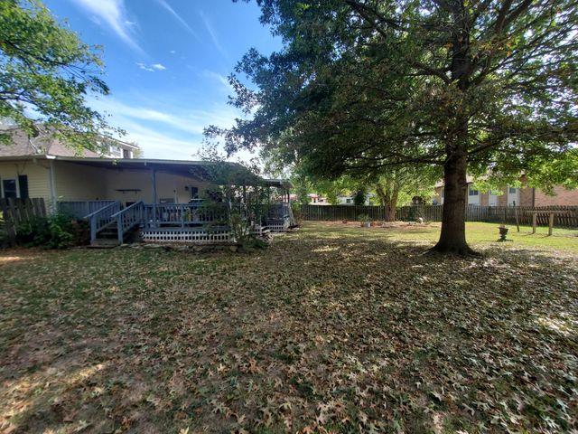 901 Augusta Street Street, Houston, MO 65483